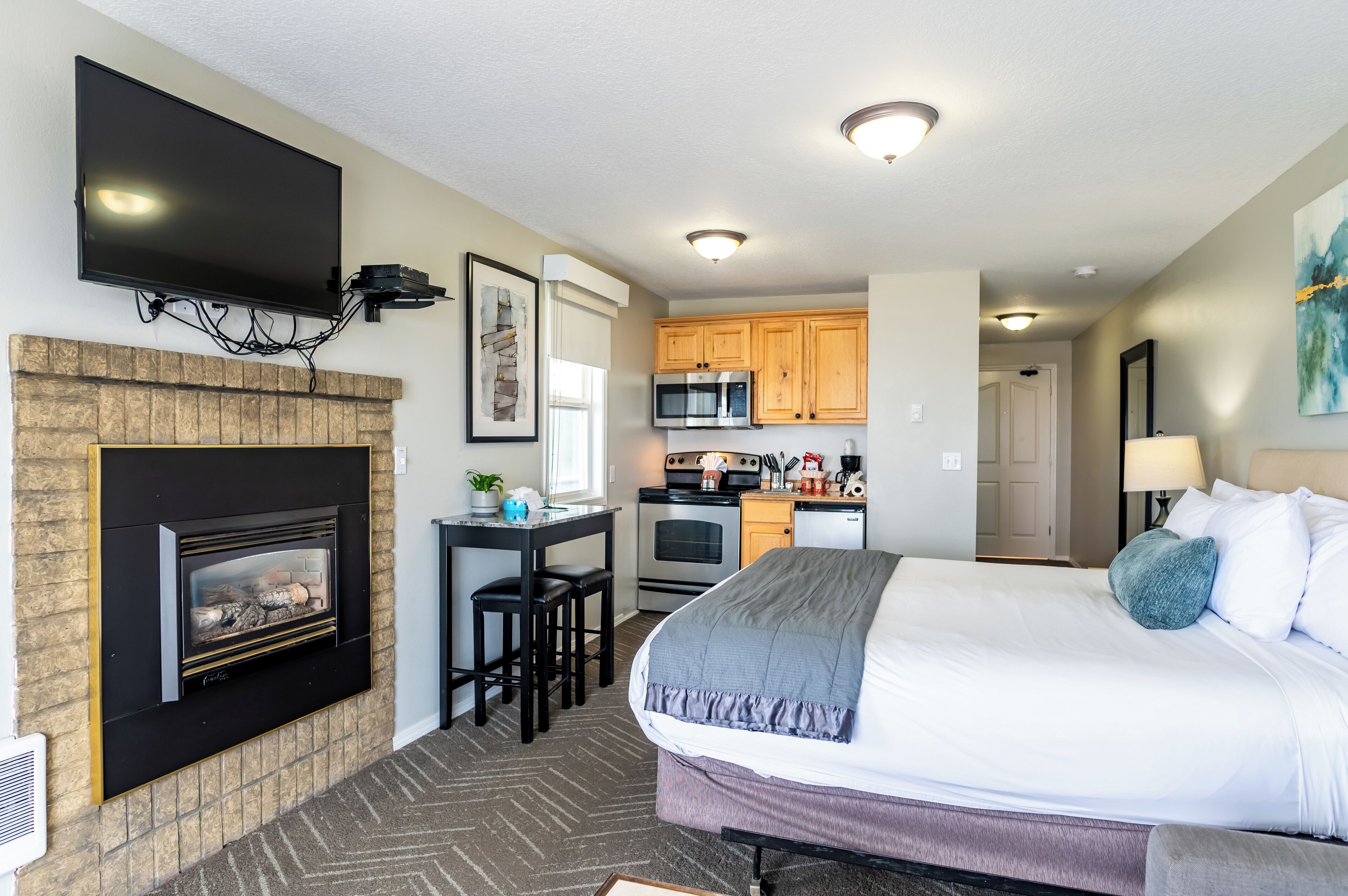 suite, oceanfront king with sofa bed & spa | 1 bedroom, memory-foam beds, individually decorated