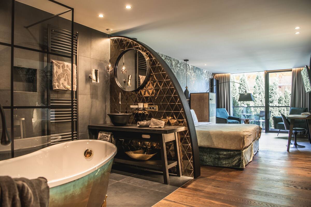 Premium studio suite | Luxe beddengoed, bedden met traagschuimmatras, een minibar
