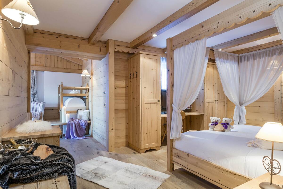Panorama studio suite | Luxe beddengoed, bedden met traagschuimmatras, een minibar