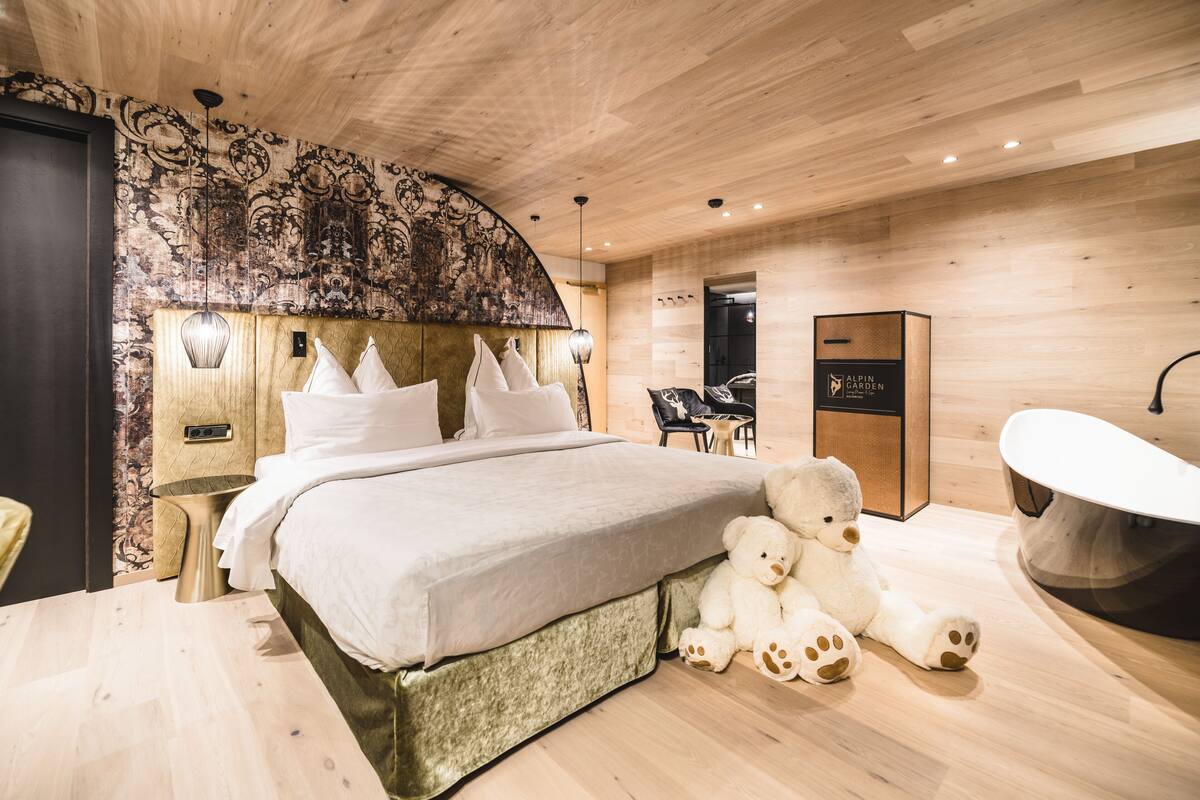 Design studio suite | Luxe beddengoed, bedden met traagschuimmatras, een minibar