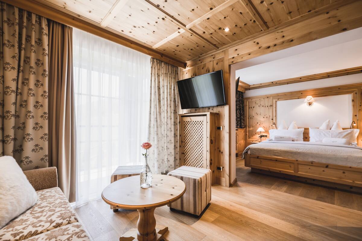 Familie suite | Luxe beddengoed, bedden met traagschuimmatras, een minibar