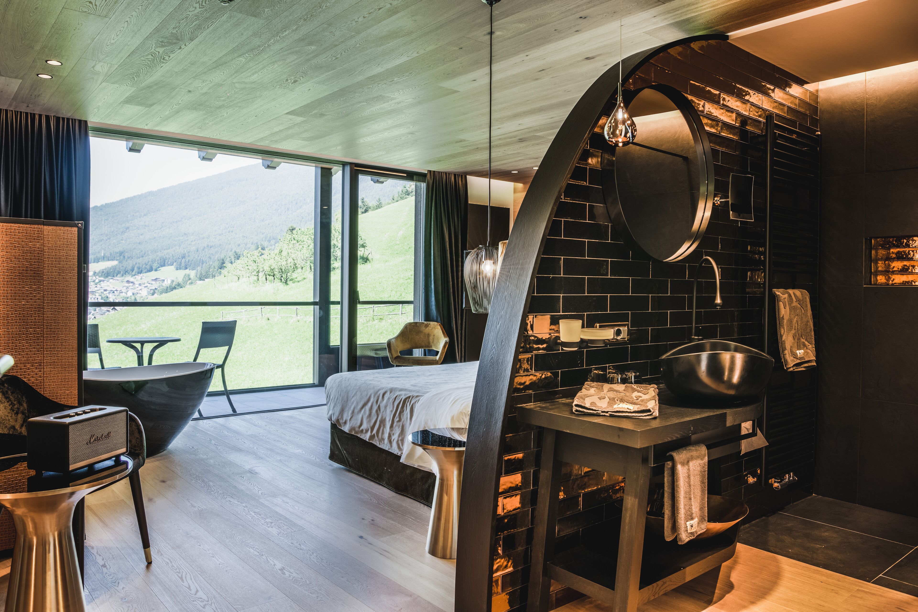 Studiosuite – design | Sengetøy av topp kvalitet, memory foam-senger, minibar og safe på rommet