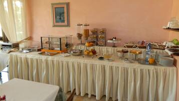 Free daily buffet breakfast