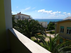 Balcony - Hotel Alexander (Ricadi)