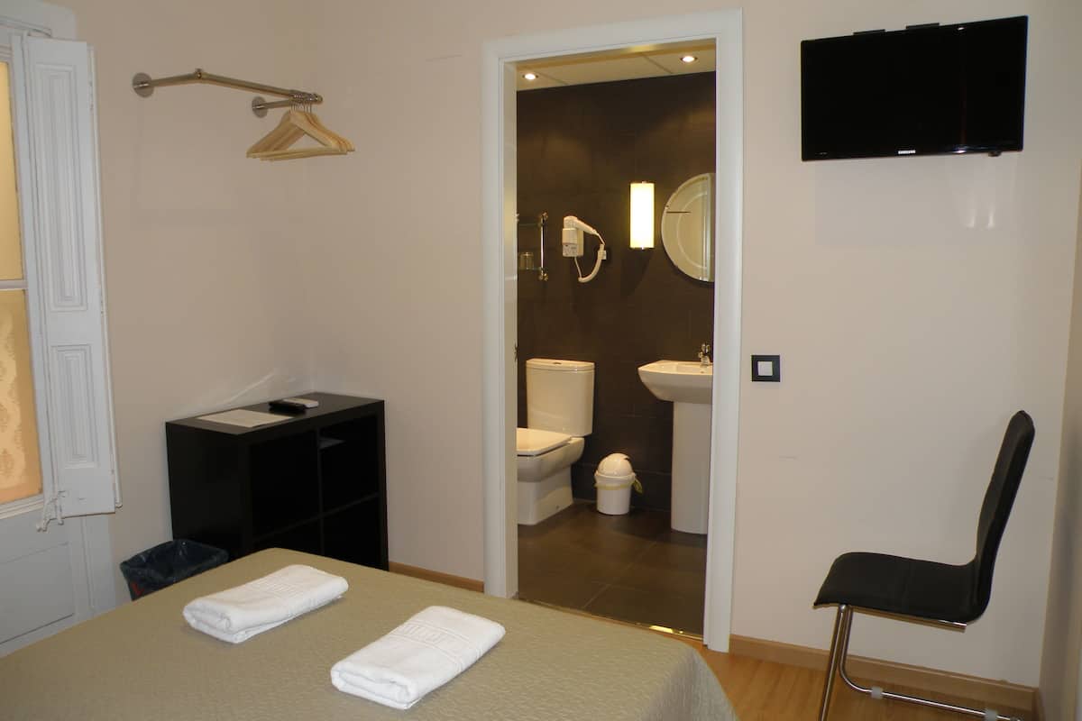 Double Room | In-room safe, cribs (surcharge), WiFi (free), bed sheets