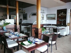 Café da manhã, almoço e jantar; culinária francesa