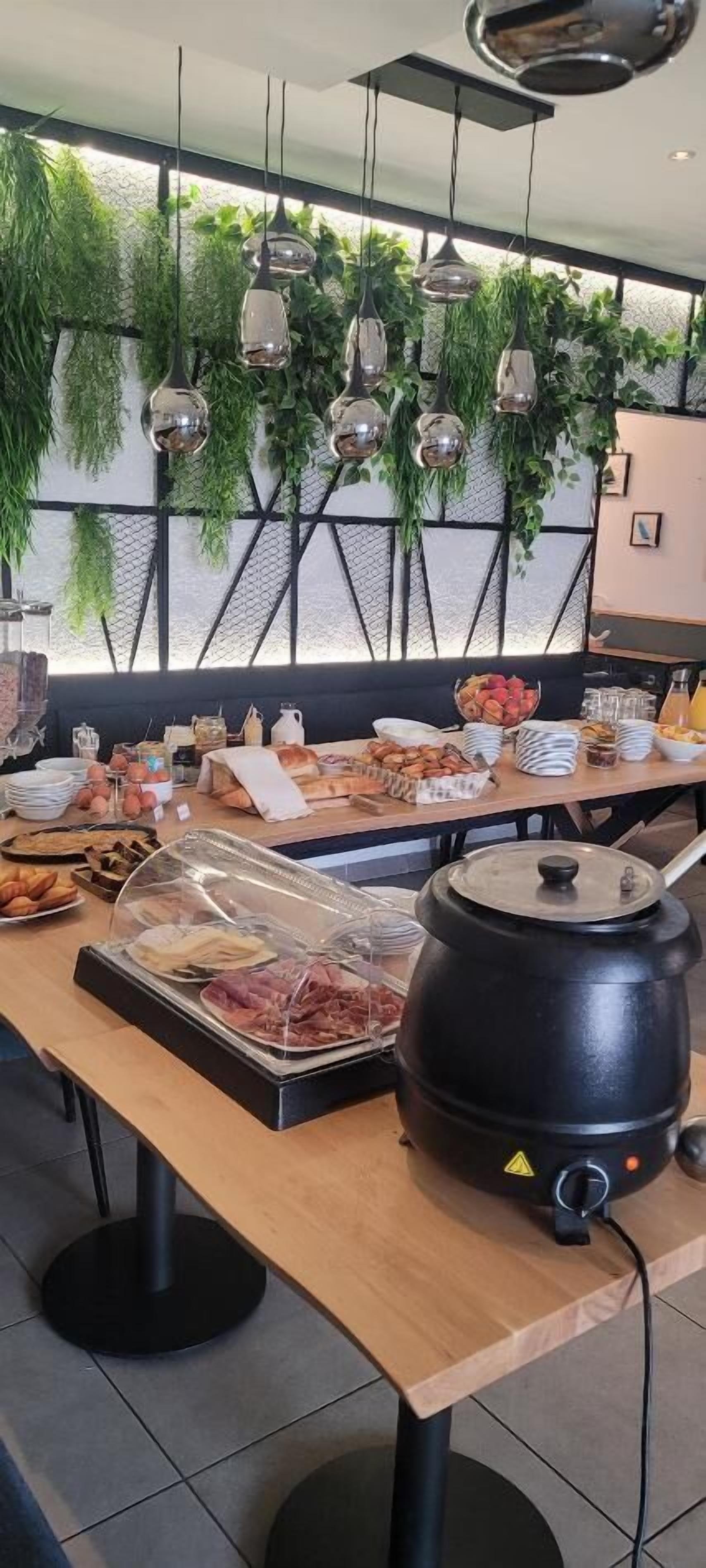 Desayuno buffet todos los días (con cargo)
