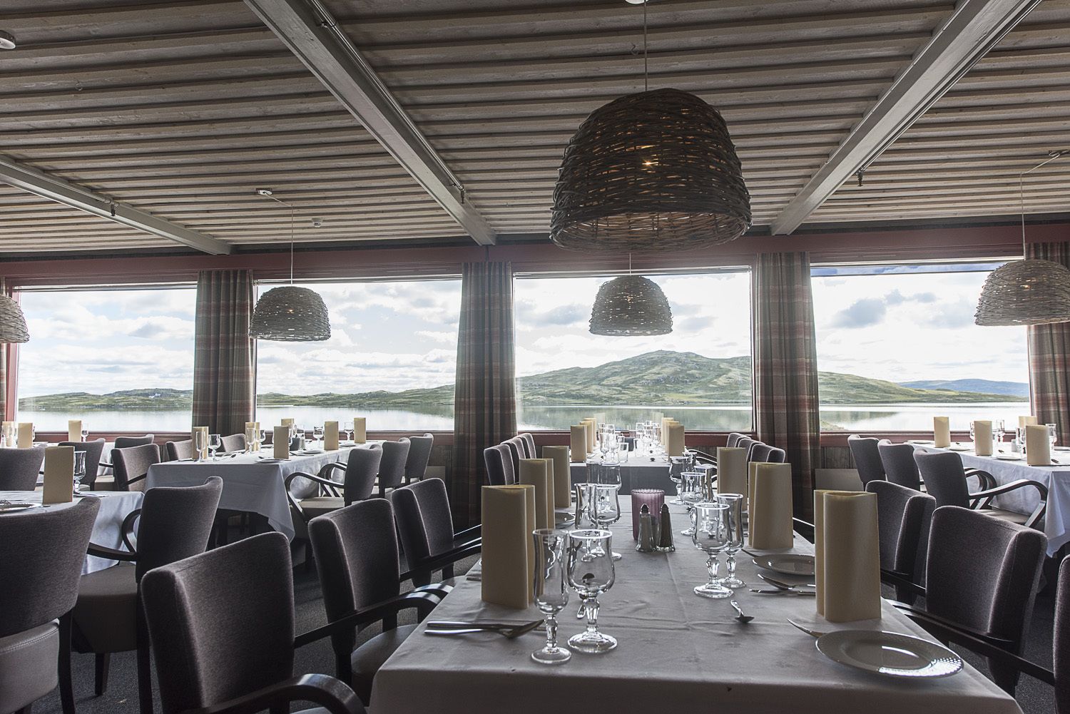 Petit déjeuner et dîner servis sur place, spécialités Cuisine locale
