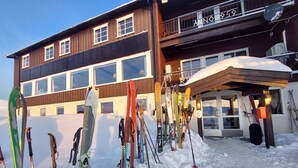 A ski resort building with multiple windows and a covered entrance. - Bergsjøstølen (Al)