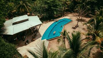 Kolam renang outdoor