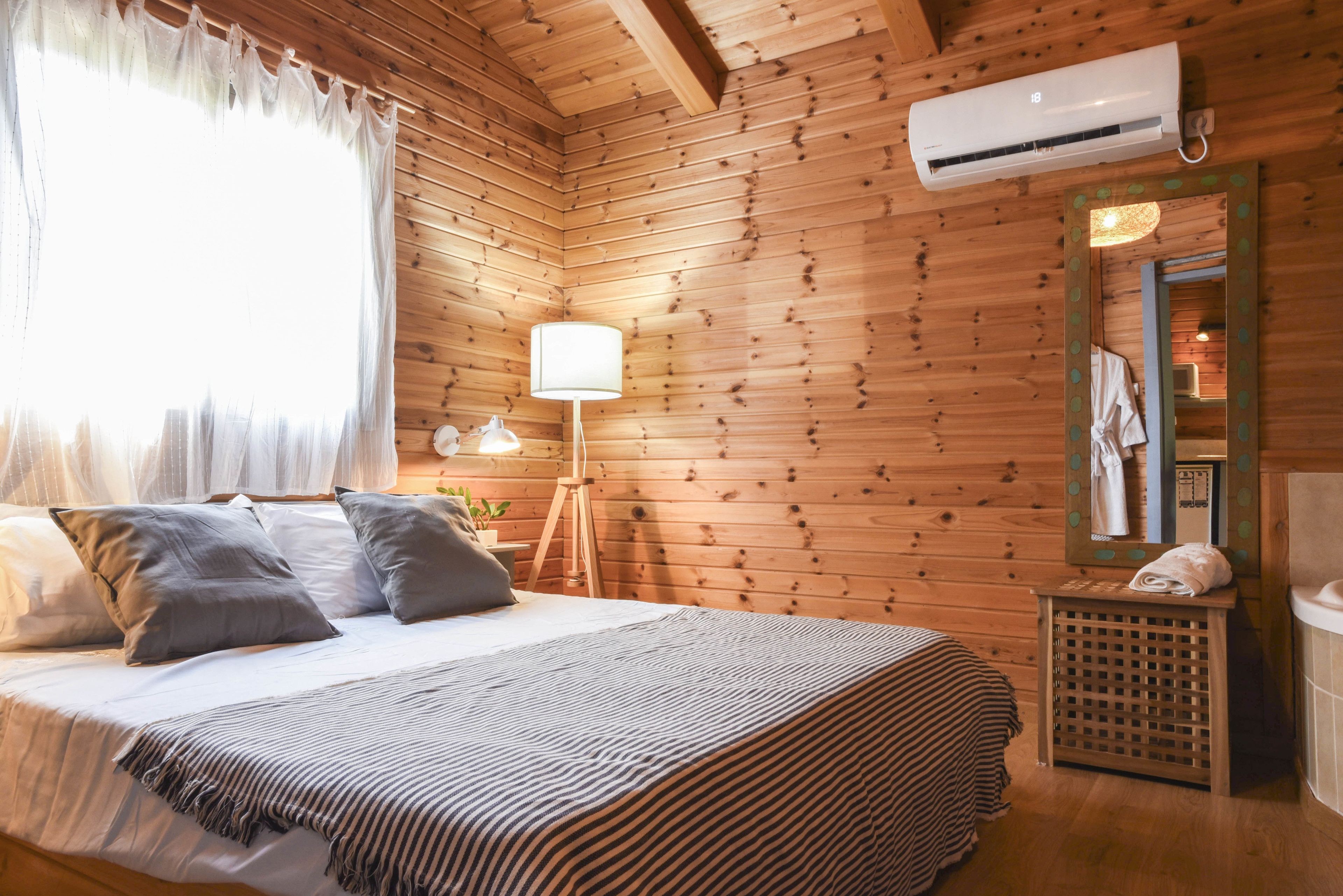 Deluxe Double Room, Garden View | Living area | 32-inch TV with satellite channels, first-run films, pay films