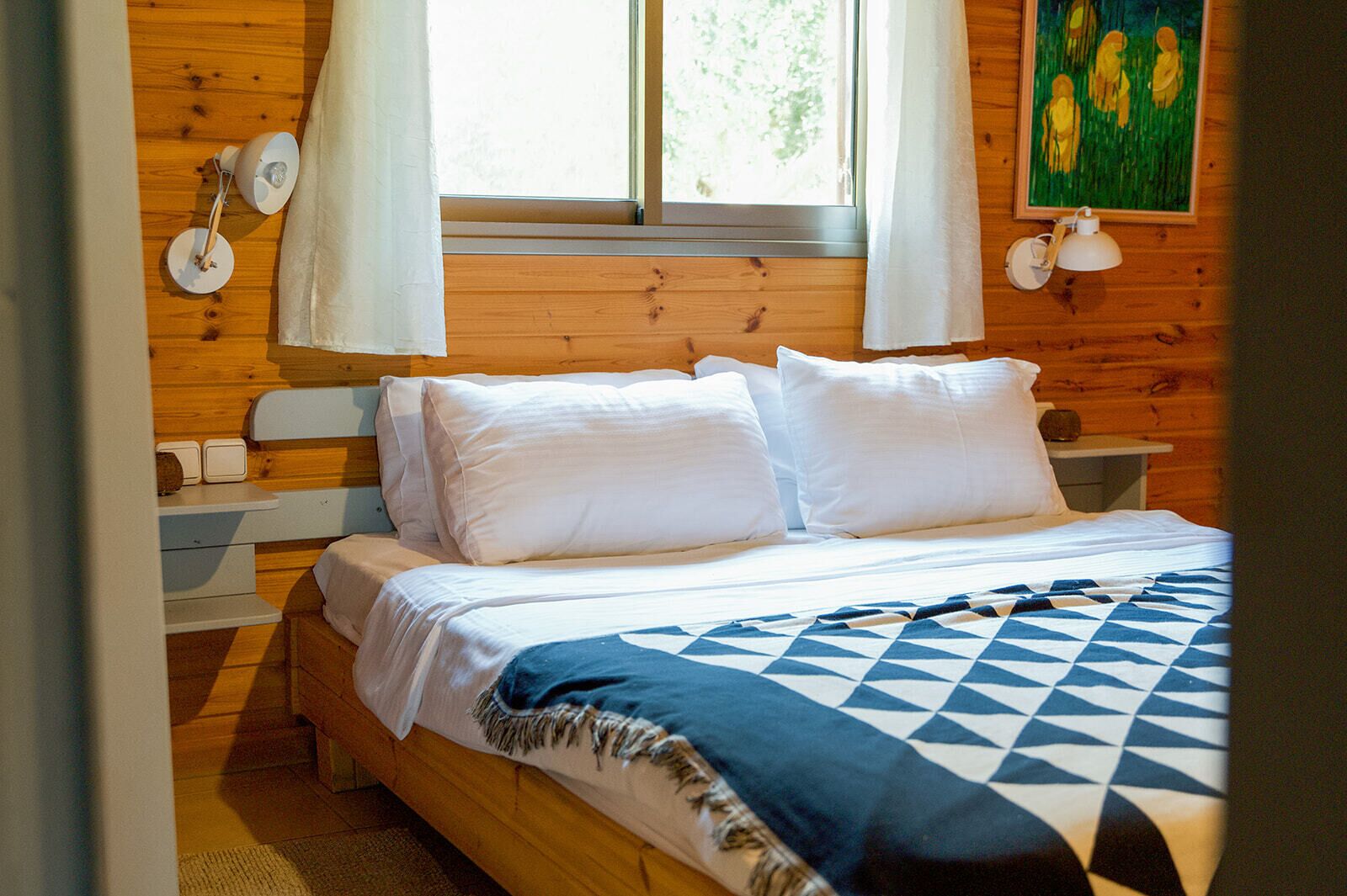 Royal dubbelrum - utsikt mot trädgården | 1 sovrum, sängtillbehör av högsta kvalitet och minibar