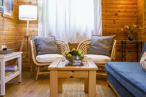 Televisión, películas de estreno, películas con cargo