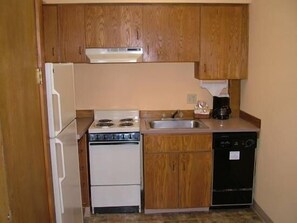 Private kitchen - Sunset Inn (Cannon Beach)