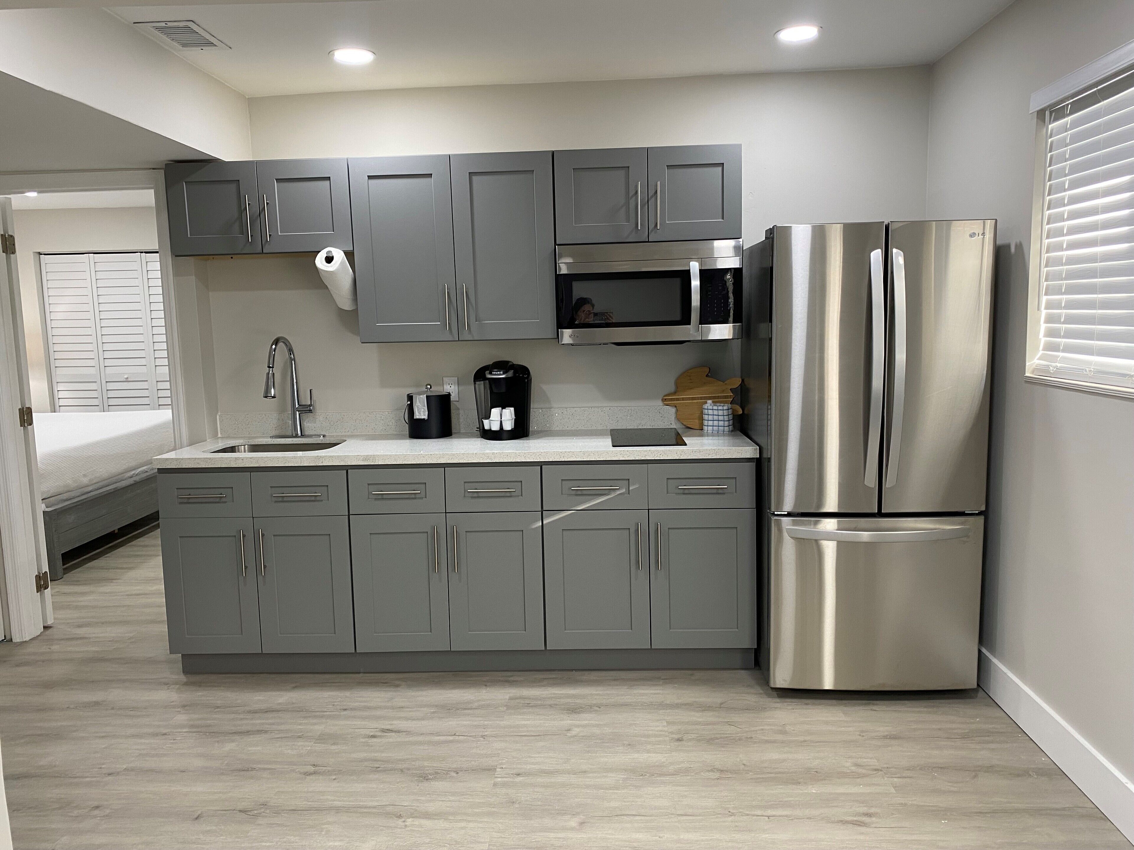 deluxe suite, 1 bedroom, ocean view | private kitchen | coffee/tea maker, toaster oven