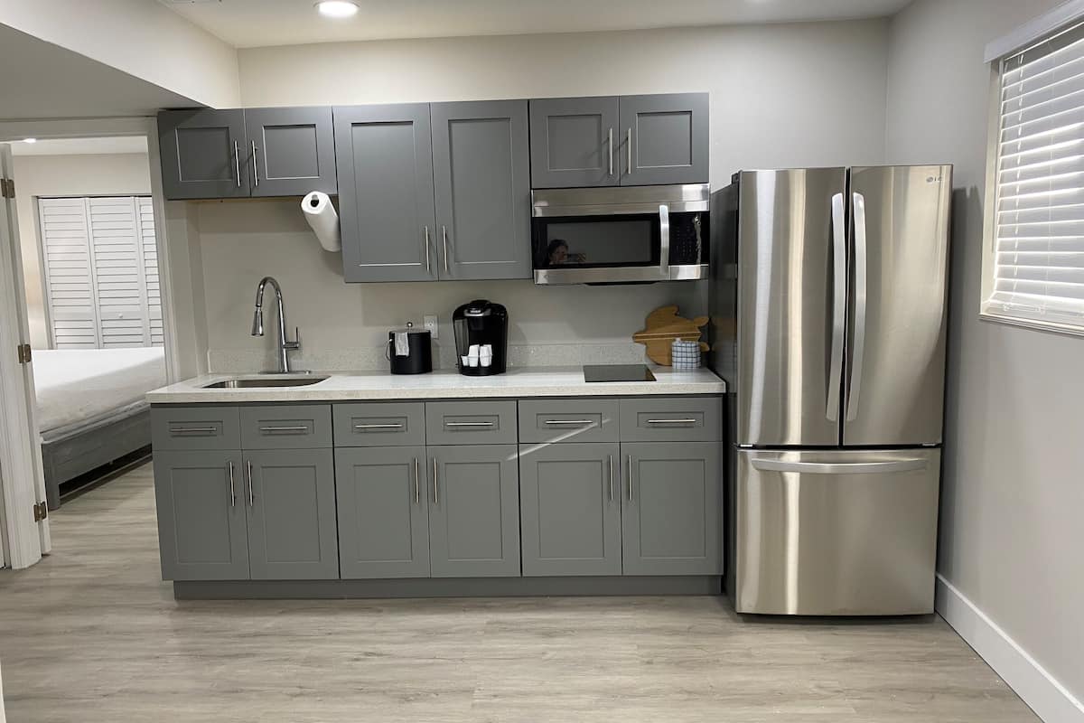 deluxe suite, 1 bedroom, ocean view | private kitchen | coffee/tea maker, toaster oven