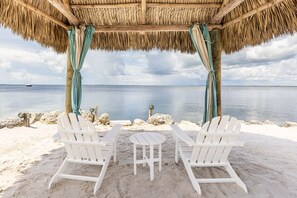 Aan een privéstrand, duiken, snorkelen, kajakken