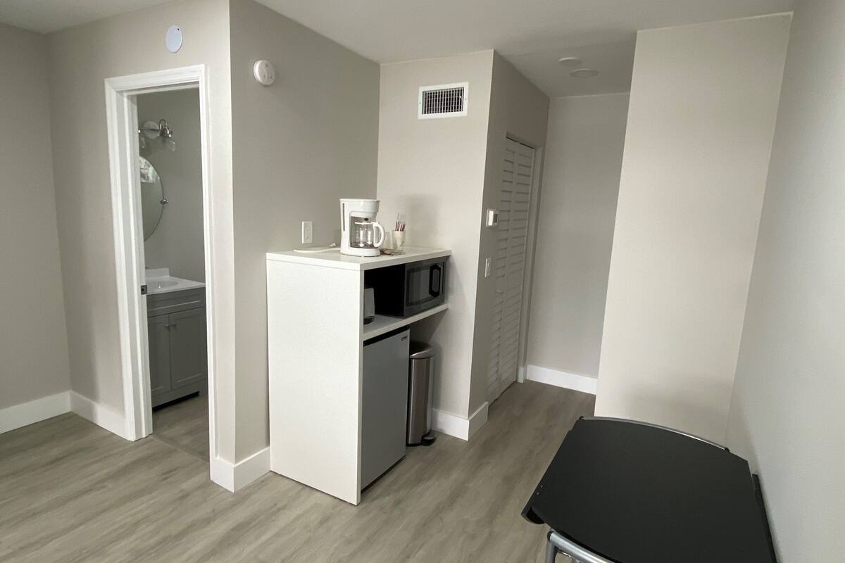 superior room | 1 bedroom, individually decorated, individually furnished