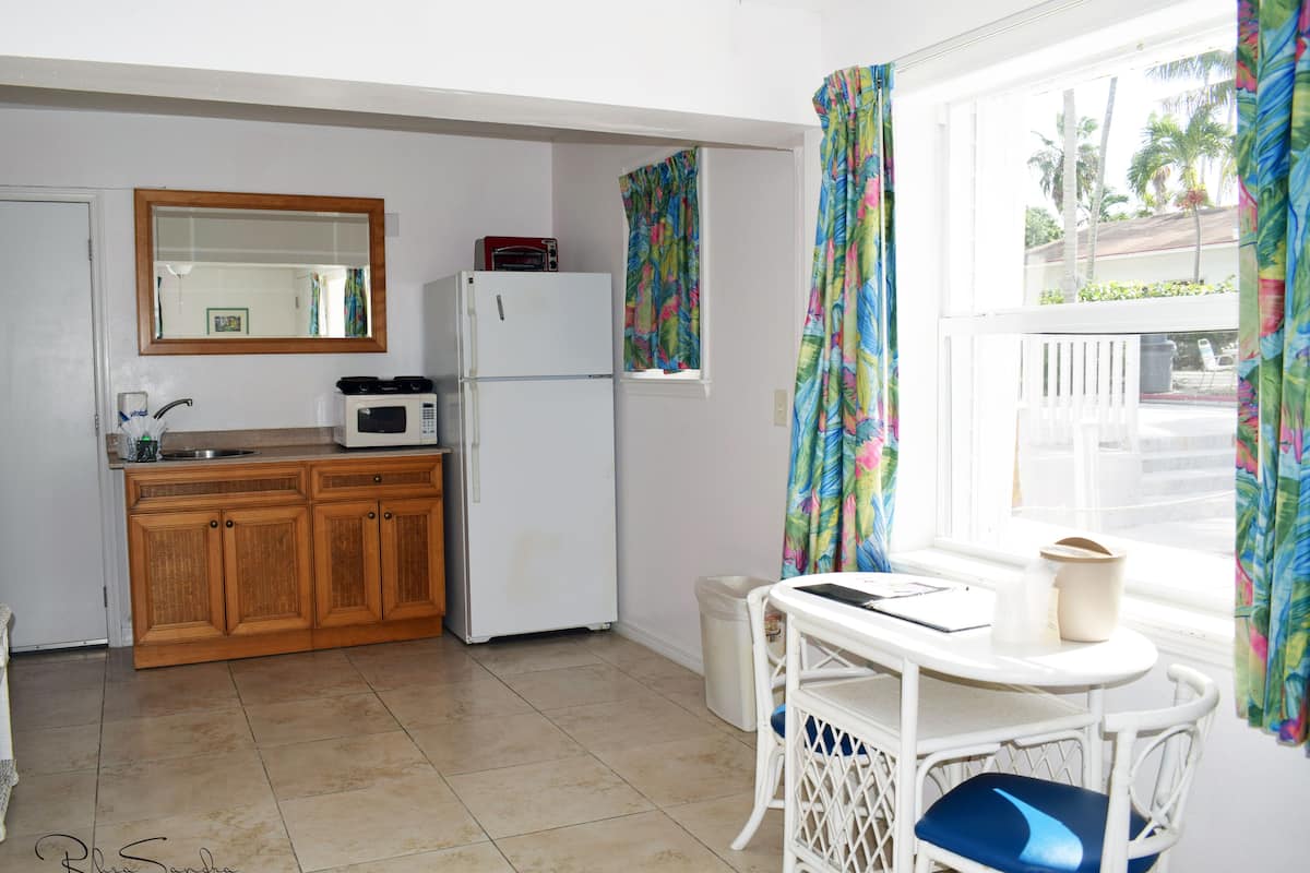 1 bedroom, individually decorated, individually furnished