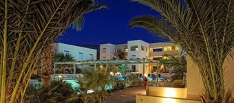Meropi Hotel & Apartments