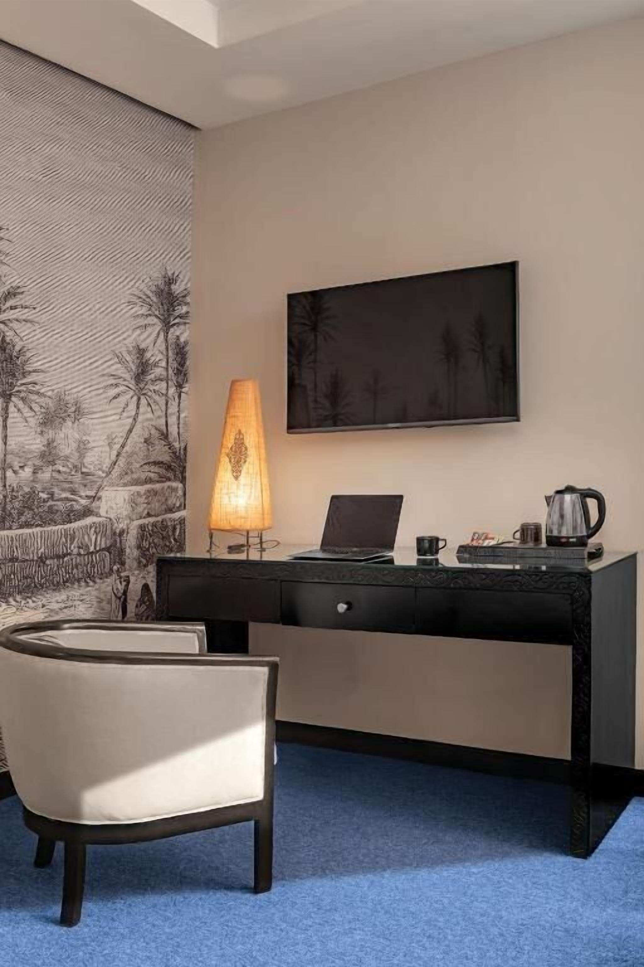 32-inch plasma tv with satellite channels, tv