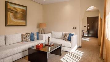 Suite Eksekutif | Area keluarga | Televisi plasma 32-inci dengan saluran TV satelit dan TV