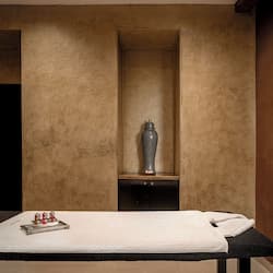 Couples treatment room(s), sauna, Turkish bath/hammam, body treatments