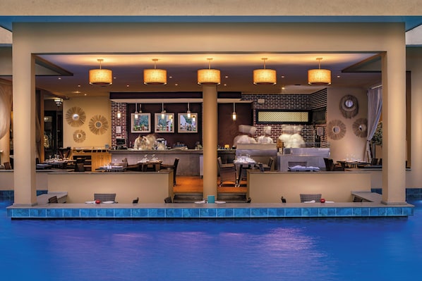 2 restaurants; breakfast, lunch, dinner and brunch served 