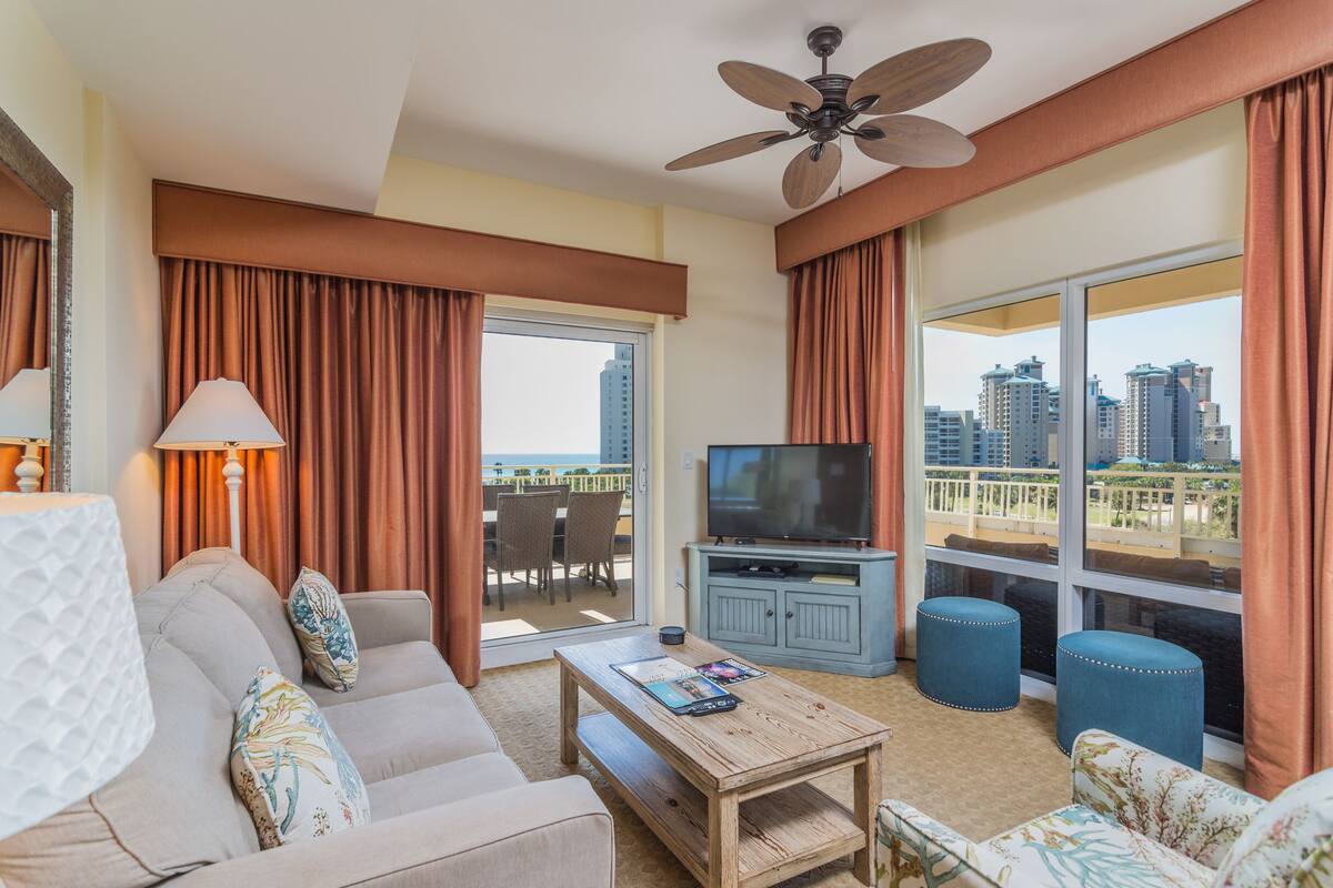 Condo, 1 phòng ngủ, bếp | Phòng khách | TV 32-inch có truyền hình cáp