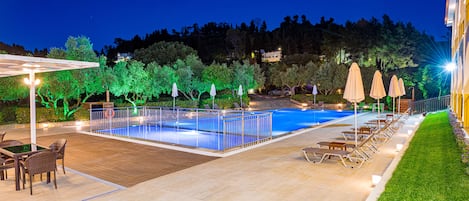 Seasonal outdoor pool, open 9:00 AM to 9:00 PM, pool umbrellas