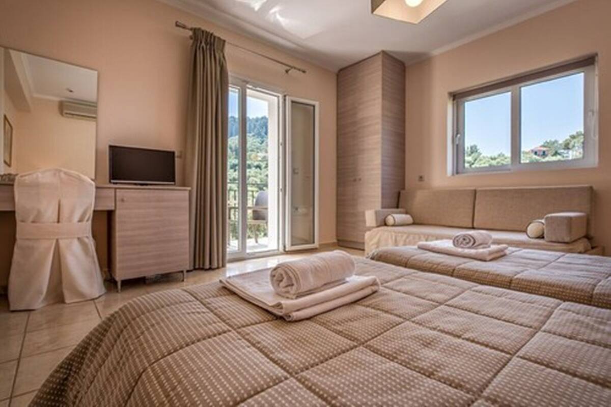 in-room safe, desk, soundproofing, iron/ironing board