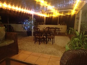 Food court - Le Cactus Guesthouse (Tombeau Bay)