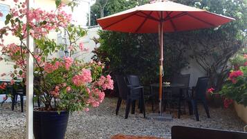 Tempat makan outdoor