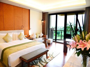 Premium bedding, minibar, in-room safe, desk