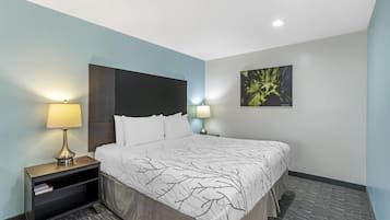 Standard Room, 1 King Bed, Non Smoking, Refrigerator & Microwave | Desk, iron/ironing board (on request), WiFi (free)