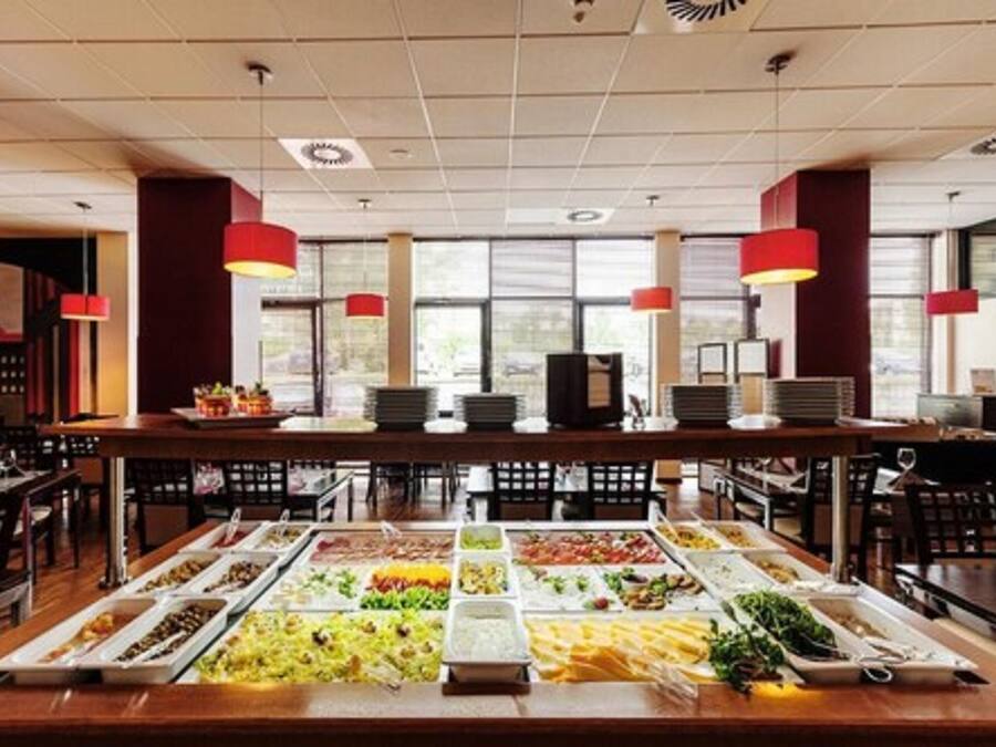 Café da manhã com buffet diário (PLN 55 por pessoa)