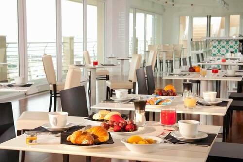 Daily buffet breakfast for a fee