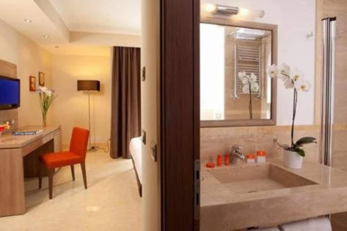 premium bedding, minibar, in-room safe, individually decorated