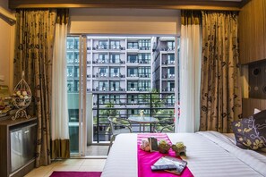 Superior Room, 1 Katil Raja (King) | Peralatan tempat tidur premium, bar mini, peti besi dalam bilik, meja 