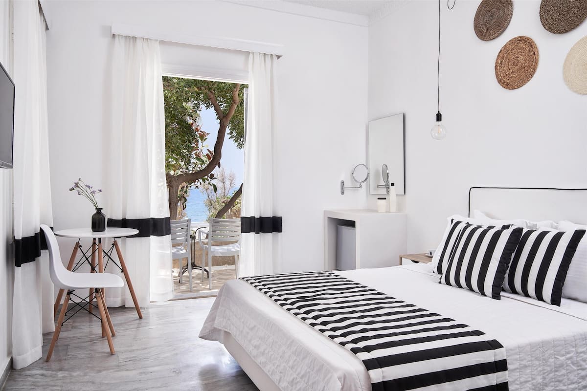 Doppelzimmer, Gartenblick | 1 Schlafzimmer, Minibar, Zimmersafe, laptopgeeigneter Arbeitsplatz
