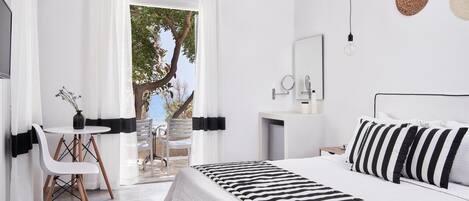 Kamar Double, pemandangan kebun | Minibar, brankas, ruang kerja ramah laptop, dan kedap suara