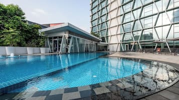 A modern building with a swimming pool.