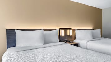 Pillowtop-Betten, Schreibtisch, Verdunkelungsvorhänge, kostenloses WLAN