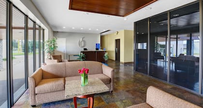 Motel 6 Brooks, AB