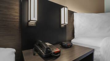 Pillowtop-Betten, Schreibtisch, Verdunkelungsvorhänge, kostenloses WLAN