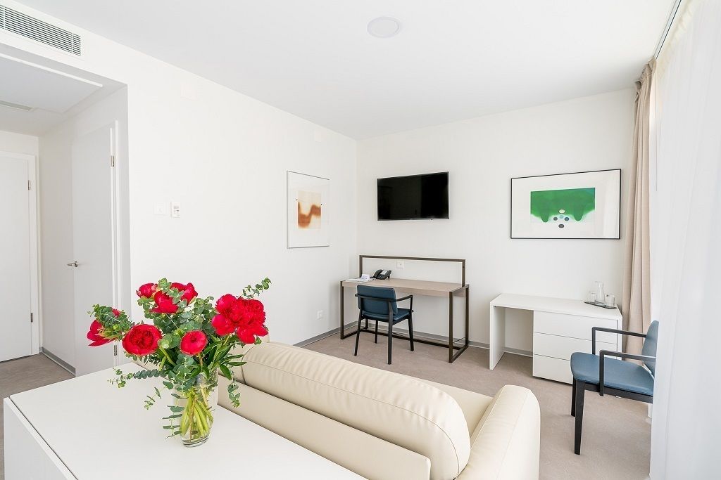 suite lac (annexe) | in-room safe, desk, soundproofing, free cots/infant beds