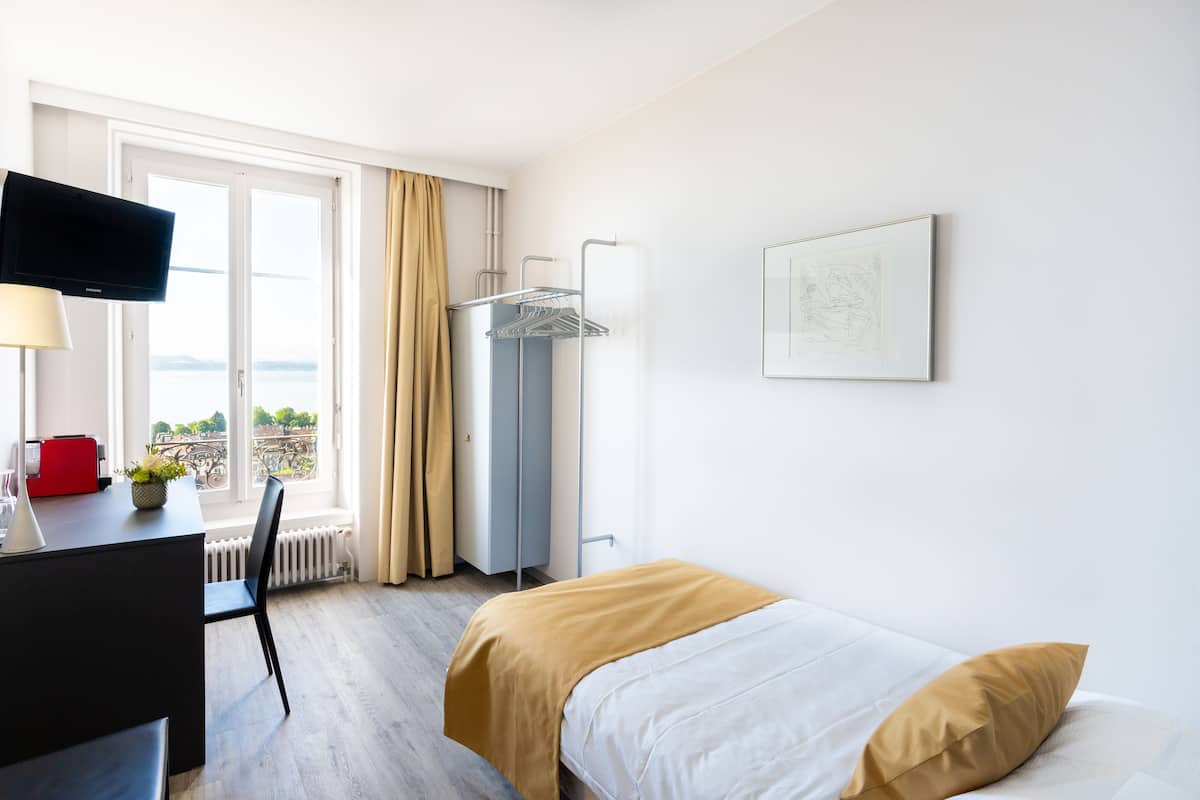 Habitación individual, vista al lago | Caja de seguridad en la habitación, escritorio y insonorización 