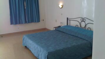 Standard Double Room | Egyptian cotton sheets, Tempur-Pedic beds, minibar, in-room safe