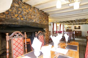 Lunch and dinner served, British cuisine