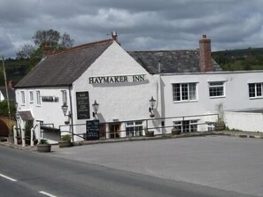 Exterior - Haymaker Inn (Chard)